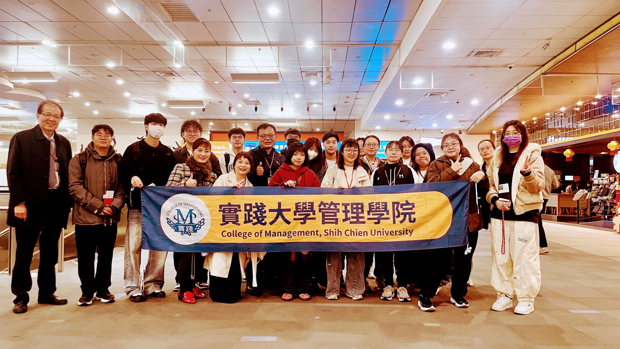 出發時於松山機場合影